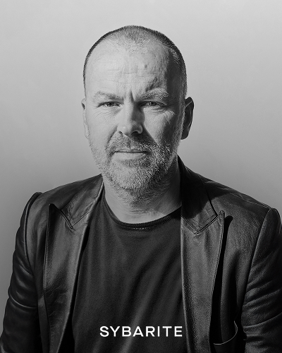 Black and white portrait of Simon Mitchell